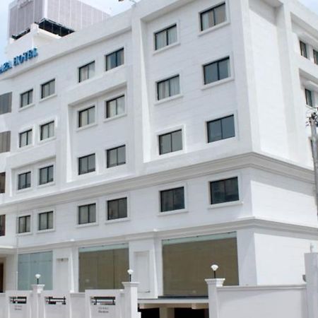 Hampshire Plaza Hotel Хидерабад Екстериор снимка