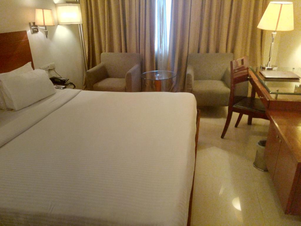Hampshire Plaza Hotel Хидерабад Екстериор снимка