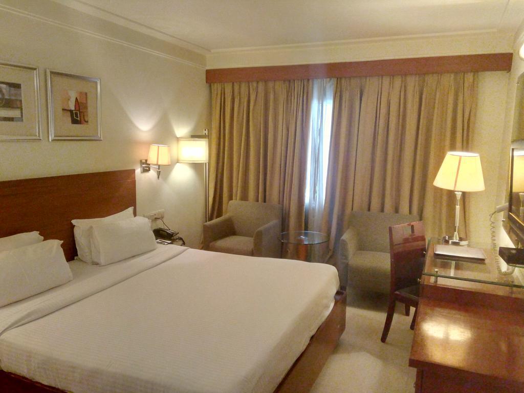 Hampshire Plaza Hotel Хидерабад Екстериор снимка