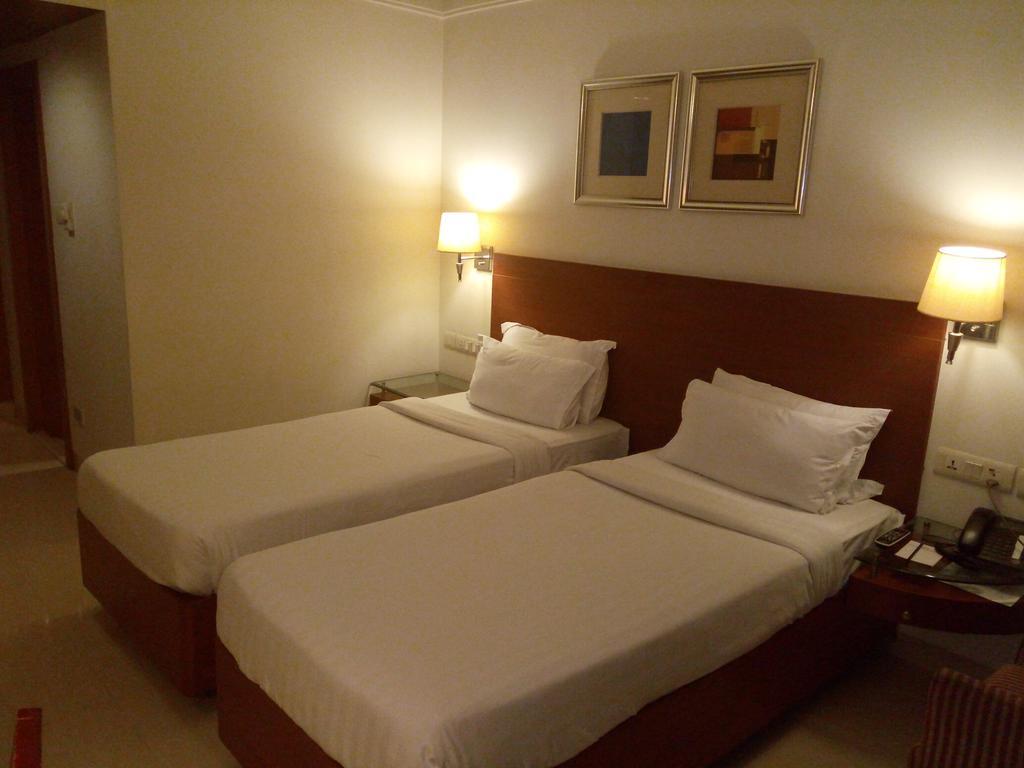 Hampshire Plaza Hotel Хидерабад Екстериор снимка