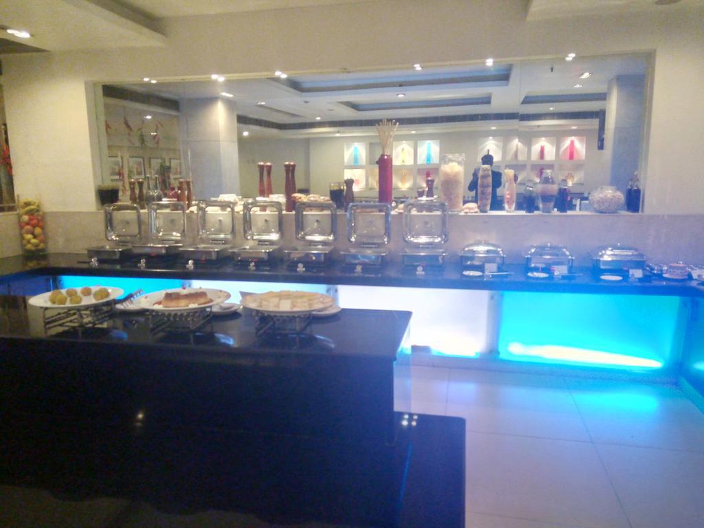 Hampshire Plaza Hotel Хидерабад Екстериор снимка