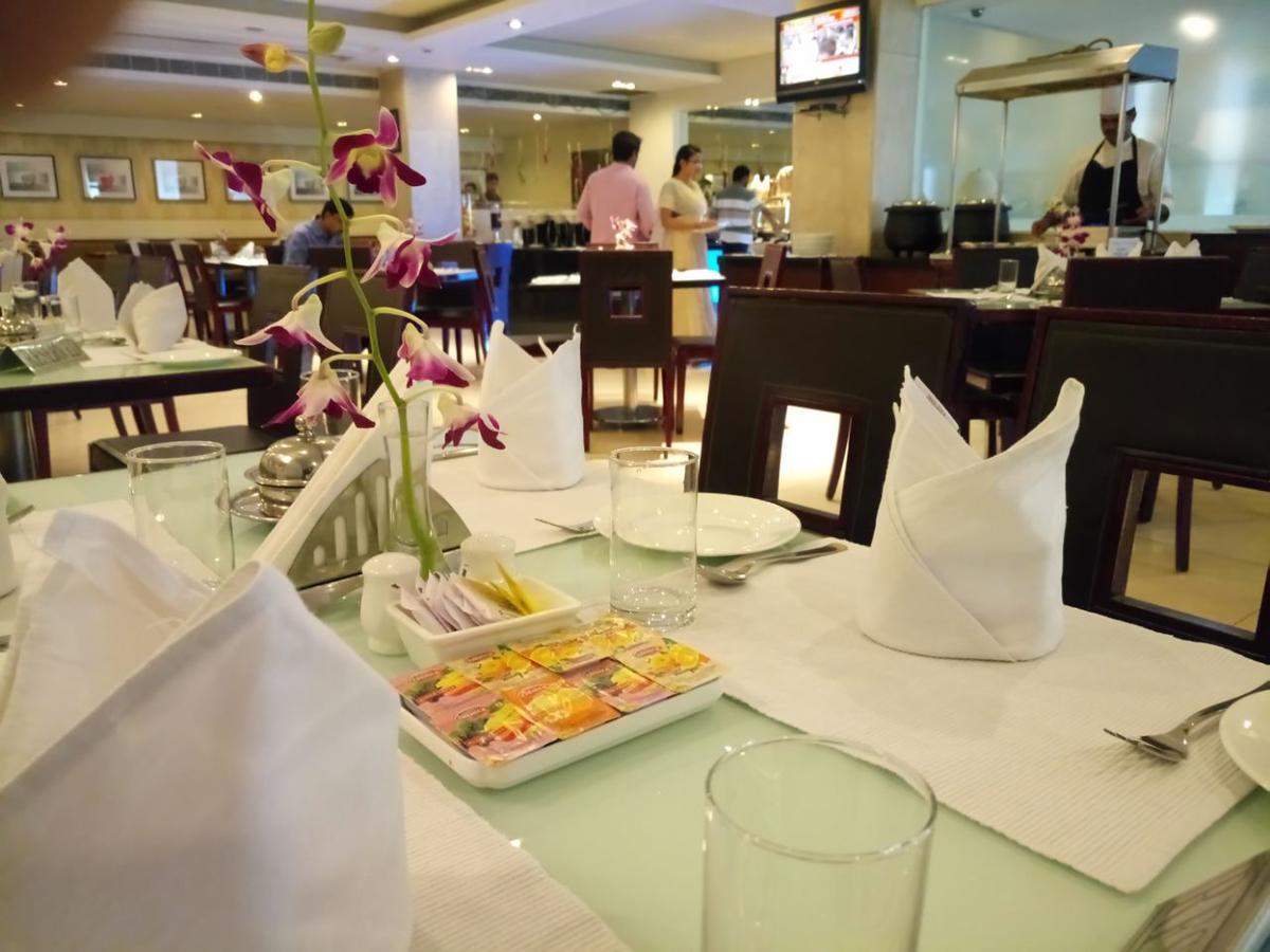 Hampshire Plaza Hotel Хидерабад Екстериор снимка
