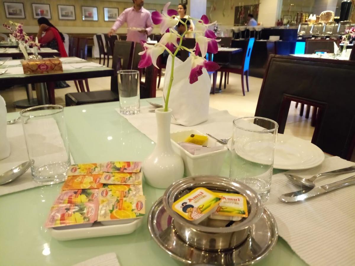 Hampshire Plaza Hotel Хидерабад Екстериор снимка