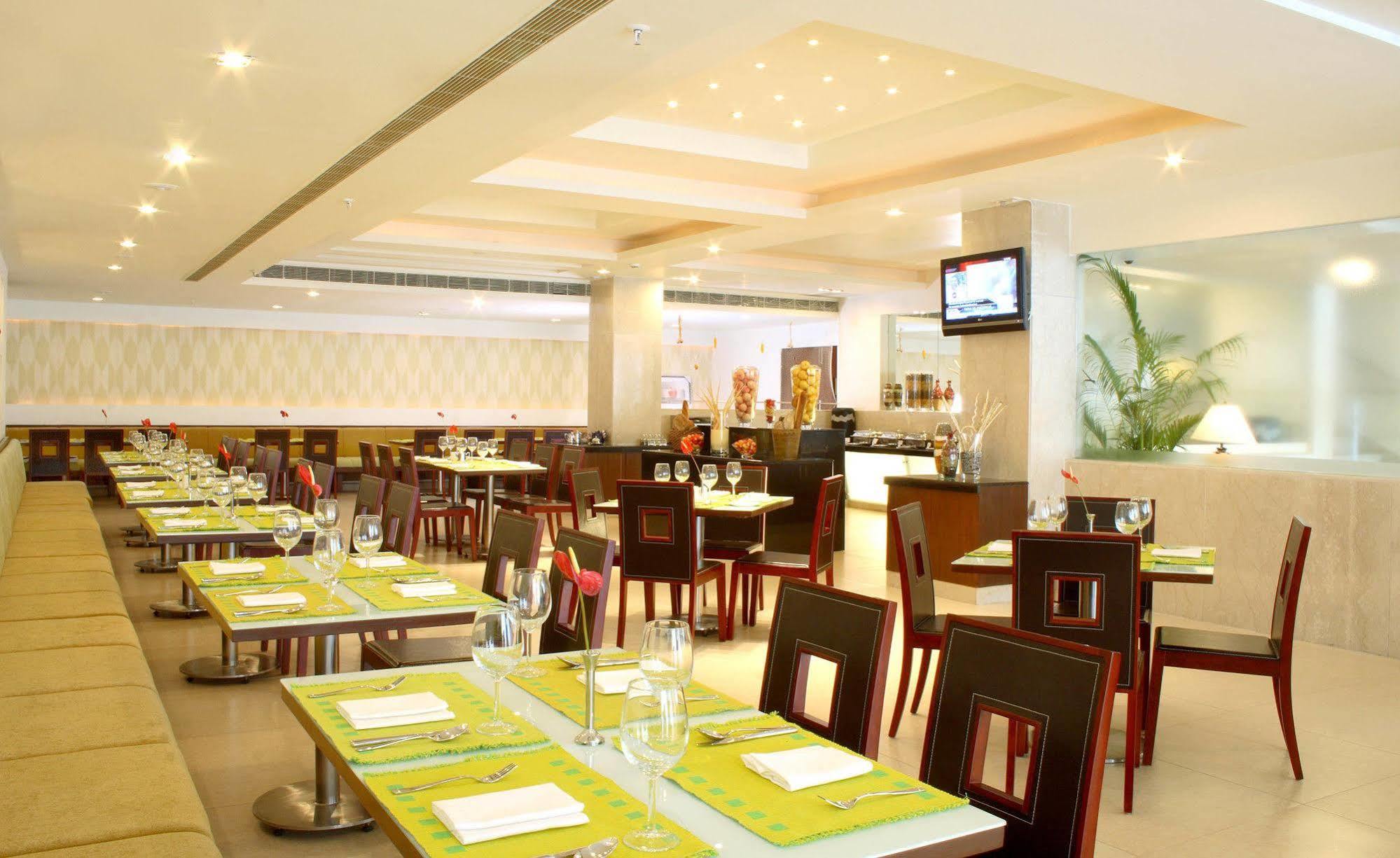 Hampshire Plaza Hotel Хидерабад Екстериор снимка