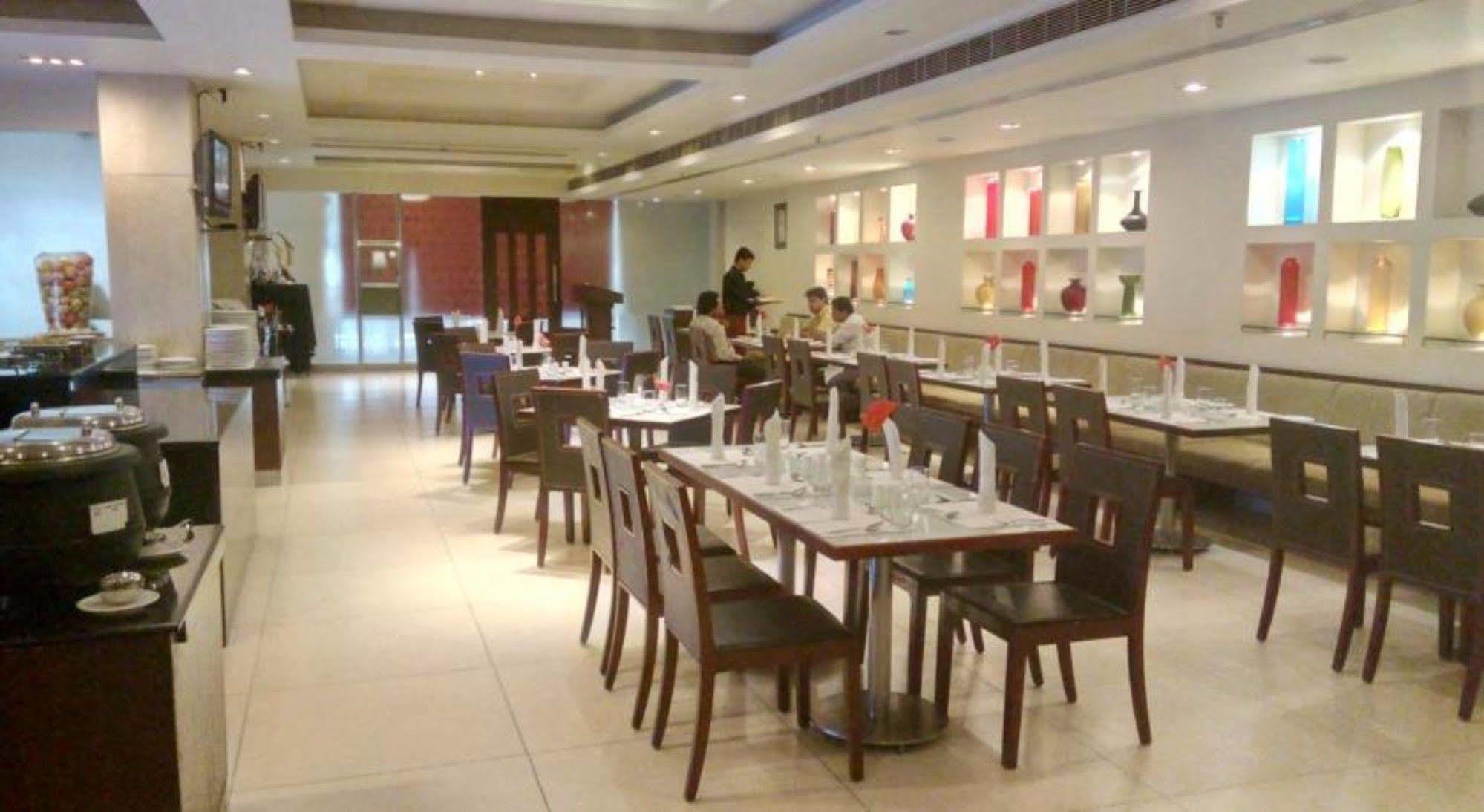 Hampshire Plaza Hotel Хидерабад Екстериор снимка