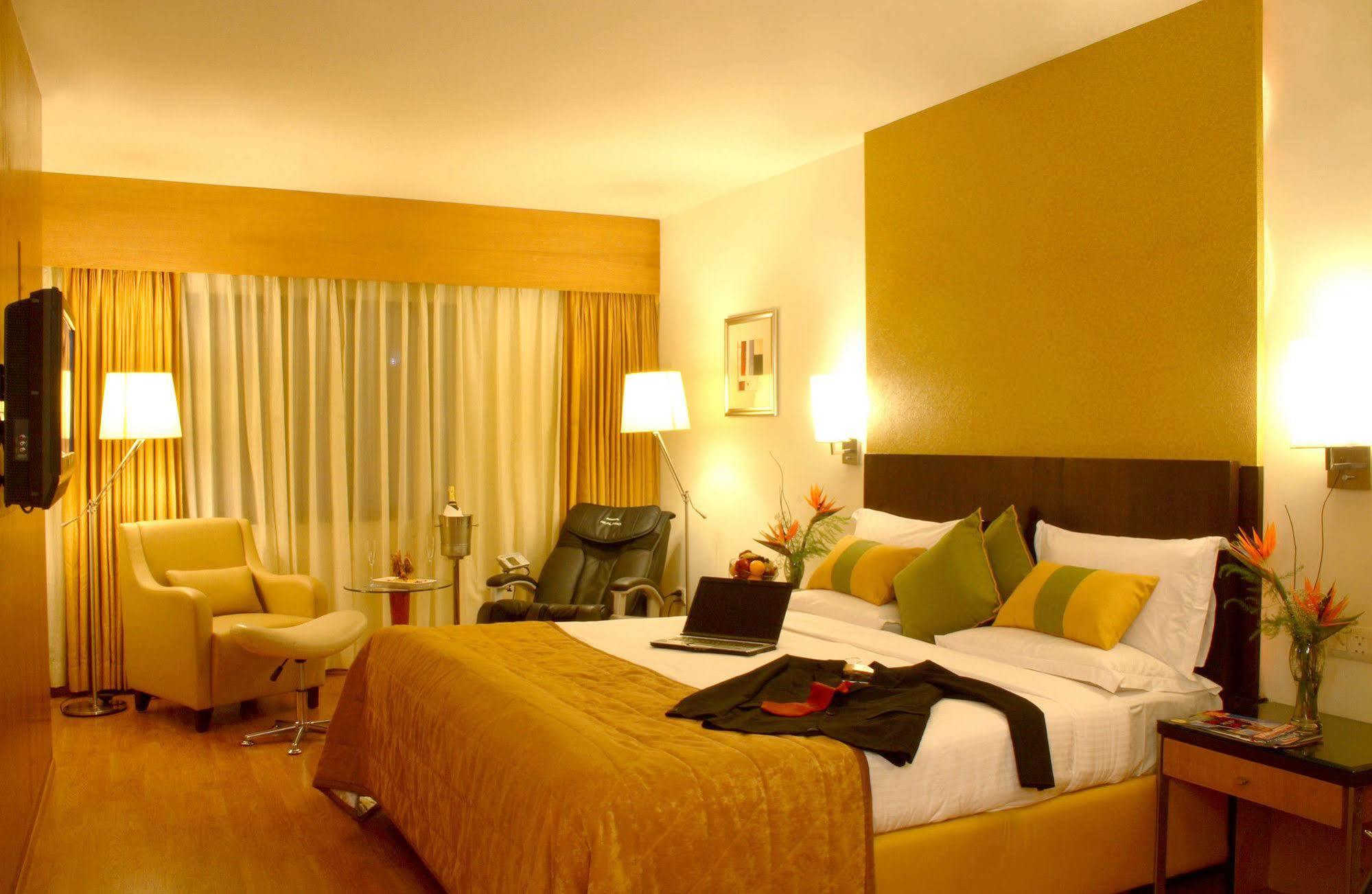 Hampshire Plaza Hotel Хидерабад Екстериор снимка